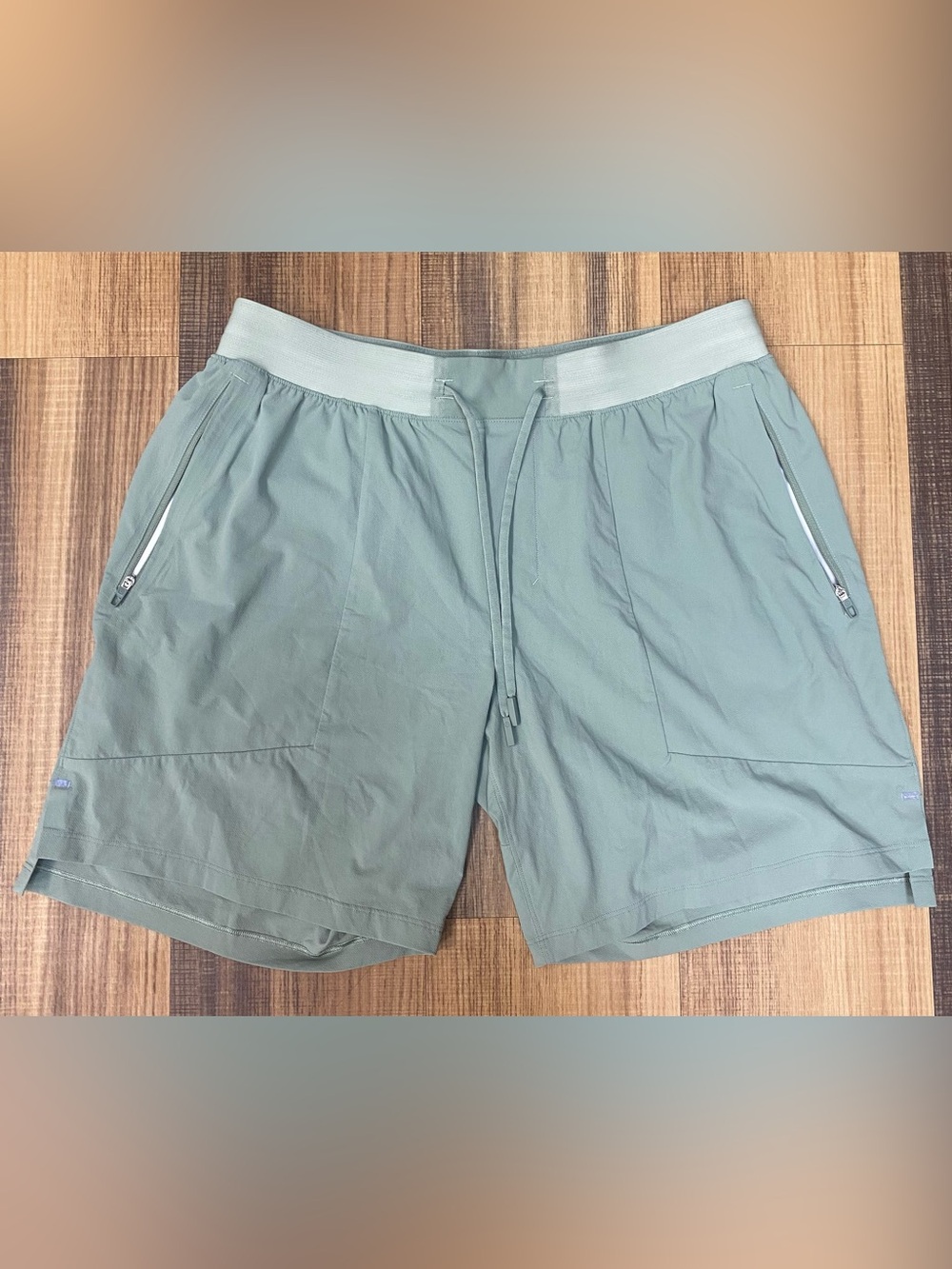 Lululemon License to Train 7" Linerless Shorts in Mint Green - Size Large